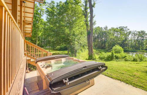 Friends and Family Rental Cabin with Hot Tub! - Foto 2