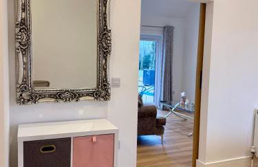 Bespoke 1 Bedroom Barn by Stansted Airport & Holiday Parking - Foto 6