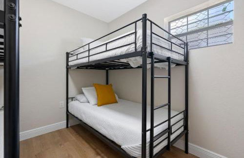 Stunning Tampa Stay Prime Location & Comfort! - Foto 36