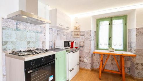 COZY MOUNTAIN RETREAT - with Garden, Wi-Fi - Foto 2, stove