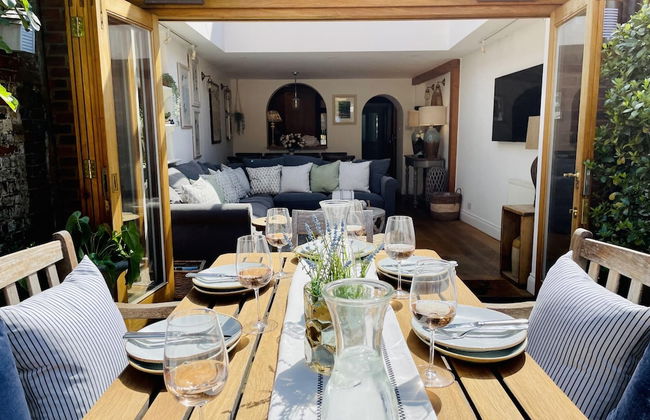 Dolls House - Luxury Townhouse - From 400 Per Night - Photo 26