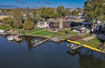 3BR 2BTH Waterfront Vacation Rental on Riverwalk to Downtown McHenry with Pier - Foto 65