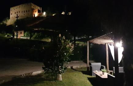 VAL D'ORCIA DELUXE 2, RAFFINATA CASA immersa nel verde con WiFi, giardino e parcheggio - Foto 1