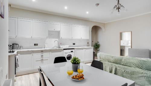 Central L1 Stay, Close to all Attractions, Parking Nearby - Foto 4, stove