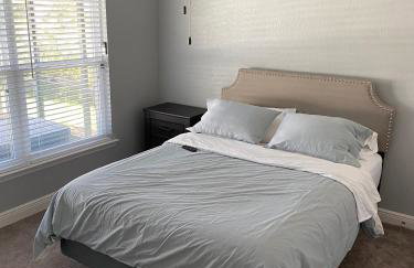 Gone Coastal! Large Heated pool home 30 min from beaches! - Foto 38