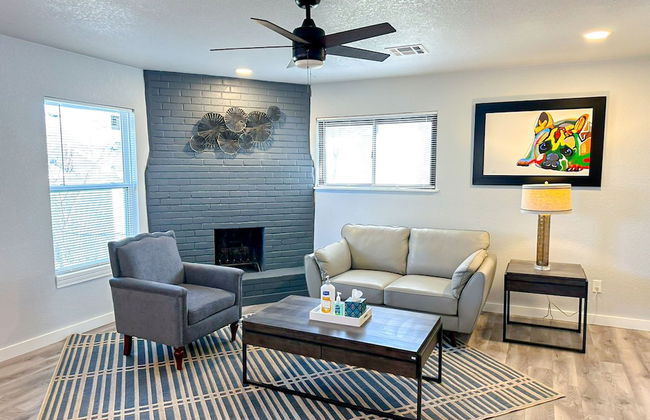 Vintage Gem in Prime Location Cozy 1BR Oasis - Photo 1