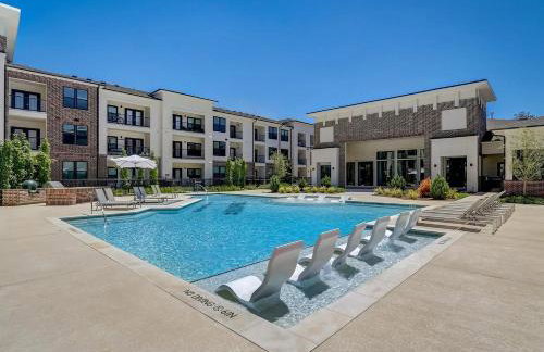 Landing Stunning 1BD Pool Clubhouse - Photo 16