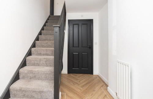 Large Modern Home, Free Parking, Families and Contractors Welcome - Foto 25