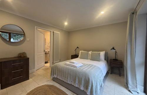 Private Five Bedroom Bungalow in Chertsey - Foto 15