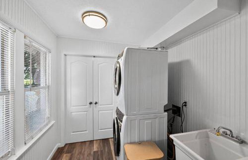 Secluded Luxe 5BR Estate| Pool, Wineries, Near ND - Foto 49