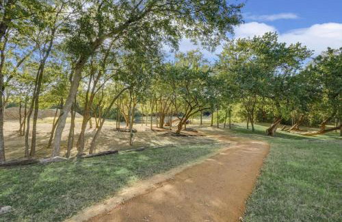 22-Acres Mansion - Pool Party Venue Games & More - Foto 56