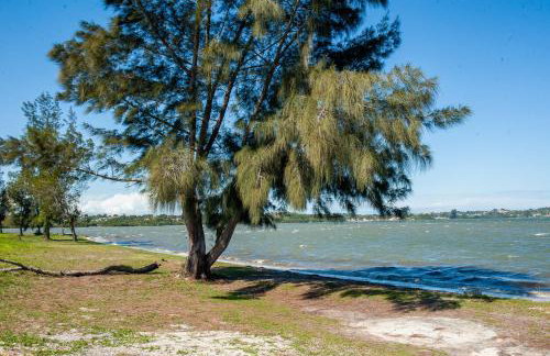 Casa com Piscina, Quadra de Areia e Churrasqueira - Foto 46