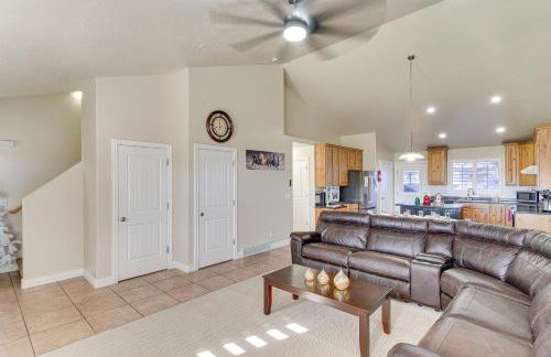 Hike, Golf and Ski Family Home in South Jordan - Foto 10
