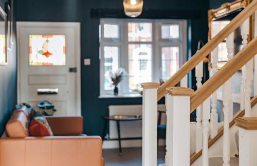 Quaint Georgian house with Parking & Huge Garden 10 mins walk from town - Photo 33