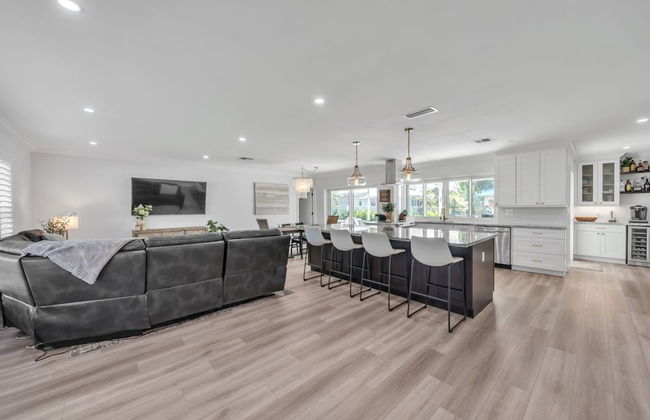 Luxury Waterfront Home Minutes from the Beach by RedAwning - Photo 11