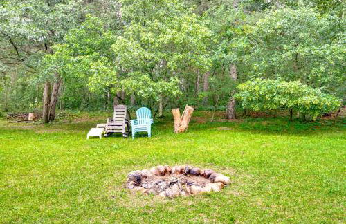 Charming Long Lake Home with Dock on 2 Acres! - Foto 33