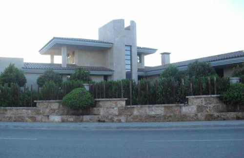 Villa de lujo con piscina, jacuzzi, jardín y terraza - Foto 44