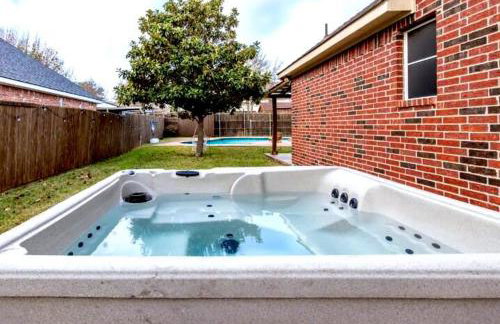 Spacious 6BR Pool Hot Tub & Game Room - Foto 5