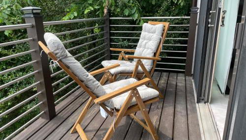 One bedroom with modern kitchen, balcony with water view - Foto 4