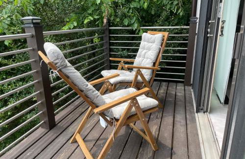 One bedroom with modern kitchen, balcony with water view - Foto 4