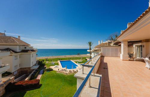 Luxury Beachfront Penthouse Marbella - heated pool & seaviews - Photo 10