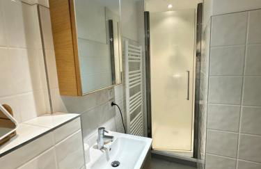 Méribel 2 pièces avec cabine, centre, proche commerce et pistes avec parking et wifi état neuf - Foto 26