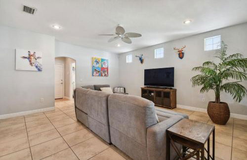 Tampa Private Large House, Game Room & Backyard - Sleeps 12, 4bdr, 3bth, Quiet Community, Near Everything in Tampa & St Pete - Foto 27