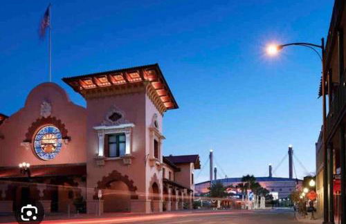 Downtown SA Cozy & Central 2 BR Apt - Foto 8