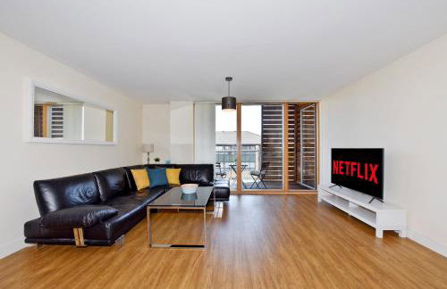 The Vizion serviced apartments from Pincott Properties - free parking, private balcony, and WiFi - Photo 29