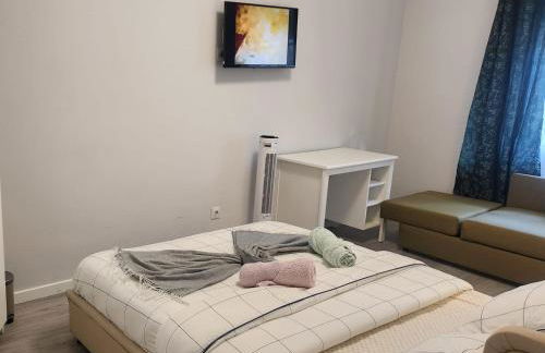 Chachino Guesthouse -5 Mins walk to Train & Bus Station - Foto 69