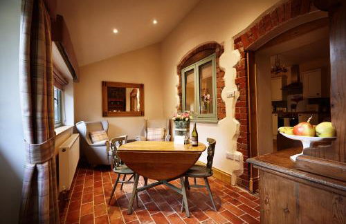 Romantic Cottage with Wood-fired Hot tub and Outdoor Pizza Oven - Foto 8