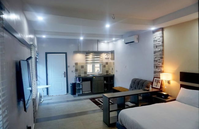 Premiership UK Suites - Photo 6