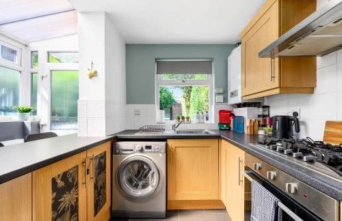 No24Sandbach - Home from Home - Exclusive Dog Friendly House & Garden - Photo 11