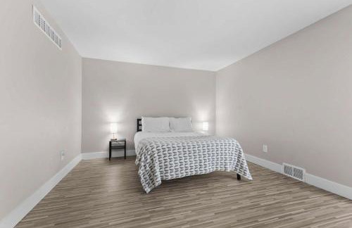 Elegant Escape Prime Location & Style - Foto 16