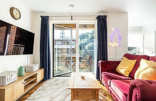 Chic Crystal Palace Flat with Balcony & Workspace - Foto 8