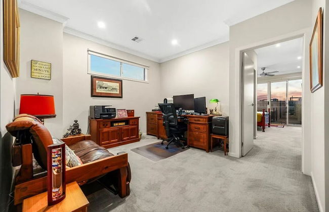 StayAU Pakenham Townhouse with Lakeview - Foto 4