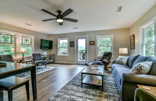 Renovated Bungalow with Panoramic Sunset Views near Black Mountain, NC - Foto 8