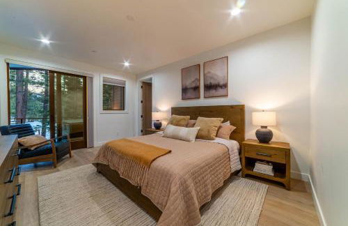 Spectacular New 4BR Townhome: Garage, Jacuzzi, BBQ - Photo 28