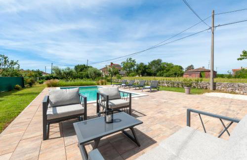 Cozy House with Pool near Rovinj - Photo 20