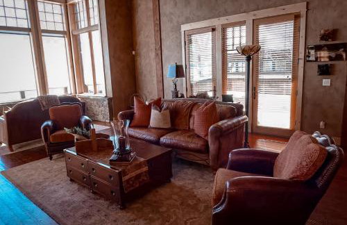 Luxury Home with Stunning 4 Peak Views - Foto 9