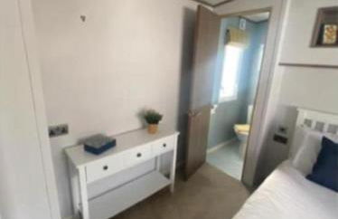 Stylish 4 Berth Caravan At Dovercourt Holiday Park Ref 44413A - Foto 9