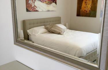 St. Vitale’s Basilic view elegant apartment - Photo 25