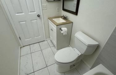 Cozy and Costal 10 Min to Beach Pool, Sauna, Pool table - Foto 12