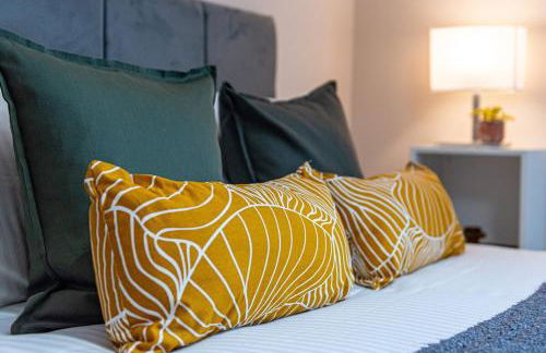 2 bedroom flat by Eccles Station with communal rooftop garden - Foto 24