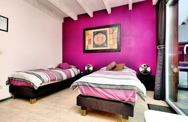 Beautiful Villa with Heated Outdoor Pool, Sauna, Hot Tub in Forest - Photo 18