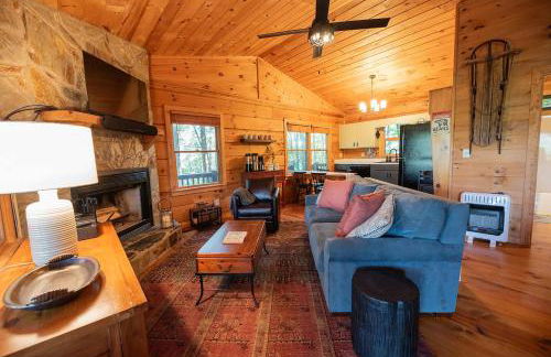 Secluded 4WD Getaway with Mountain Views and Hot Tub - Foto 25