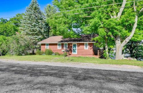 Charming Wolcott Cottage with Fire Pit and Mini Dock - Foto 40