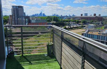 Executive E15 Apartment - Skyline Terrace & Free Private Parking - 5-min Walk to Abba Arena - Foto 34
