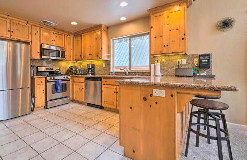 Great for Groups Soda Springs Cabin with Deck! - Foto 12