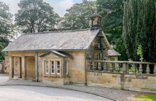 North Lodge - 17th Century Gate Cottage at Hassop Hall - Photo 22